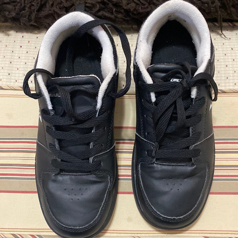 510E Walk Sports boy skirting shoes.